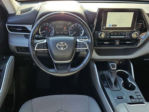 Used 2023 Toyota Highlander LE image 17