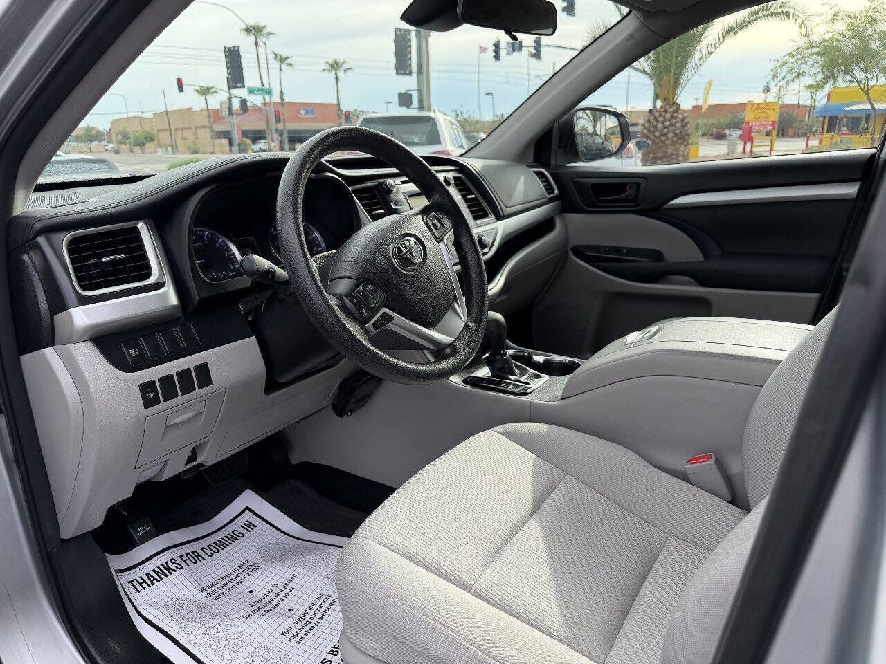 Used 2017 Toyota Highlander LE w/ Carpet Mat Package FWD image 9