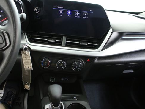 Certified 2025 Chevrolet Trax LS FWD image 19