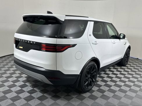 Used 2025 Land Rover Discovery S image 6