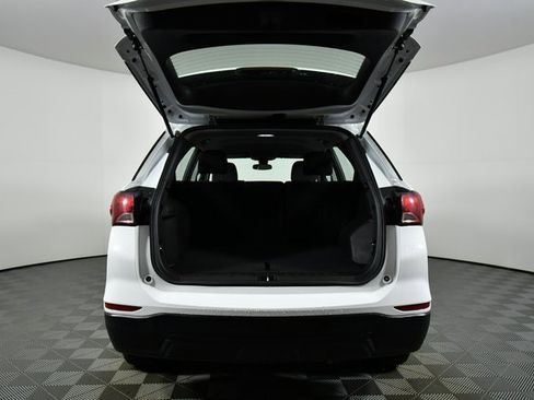 Used 2022 Chevrolet Equinox LS image 25