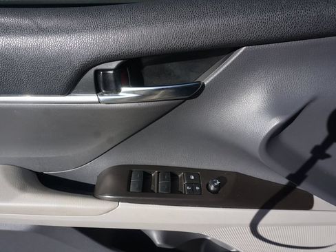 Used 2023 Toyota Camry SE FWD image 4