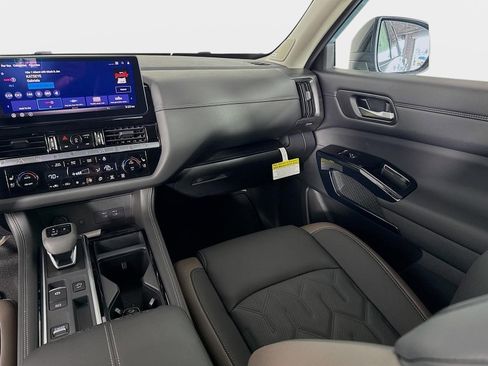 New 2026 Nissan Pathfinder Platinum image 24