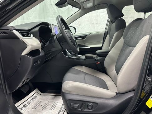 Used 2025 Toyota RAV4 XLE image 14