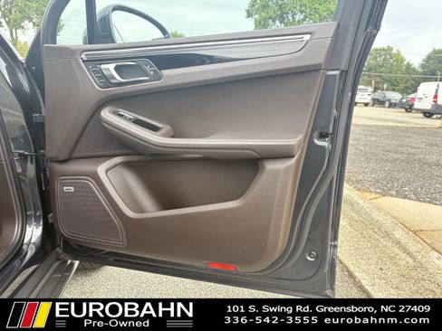 Used 2021 Porsche Macan S image 18
