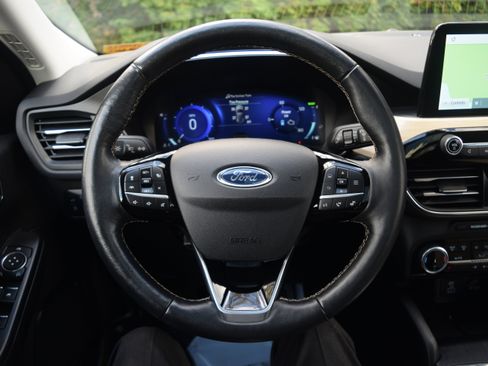 Certified 2022 Ford Escape Titanium w/ Titanium Premium Package image 4