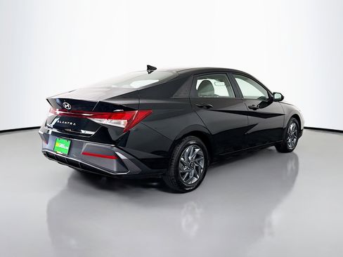 Used 2024 Hyundai Elantra SEL image 10