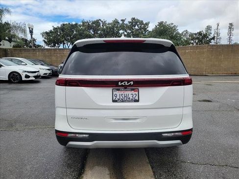 Certified 2024 Kia Carnival LX image 3