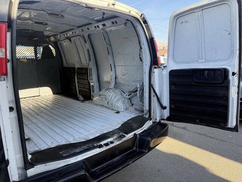 Used 2017 Chevrolet Express 2500 2500 3dr Cargo Van image 19