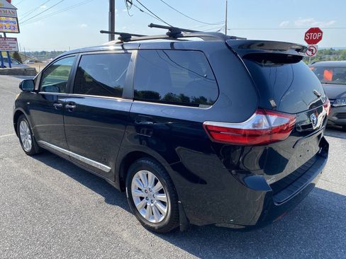 Used 2016 Toyota Sienna XLE w/ XLE Navigation Package AWD/4WD image 7