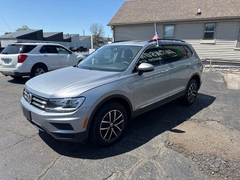 Used 2021 Volkswagen Tiguan SE w/ Panoramic Sunroof Package AWD/4WD image 27
