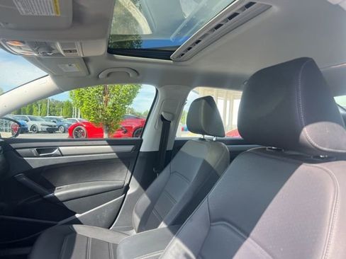 Used 2022 Volkswagen Passat 2.0T SE image 14