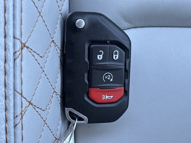 Used 2023 Jeep Gladiator Overland AWD/4WD image 40