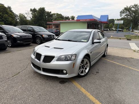 Used 2009 Pontiac G8 w/ Premium Package RWD image 3