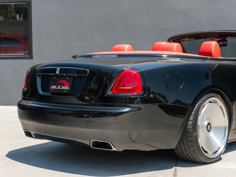Used 2019 Rolls-Royce Dawn RWD image 47