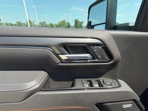 Certified 2025 GMC Sierra 2500 AT4 w/ AT4 Preferred Package AWD/4WD image 12