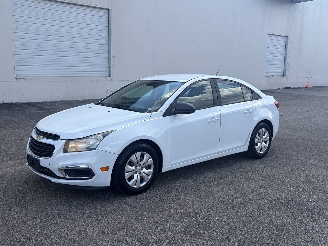 Used 2016 Chevrolet Cruze LS FWD image 1