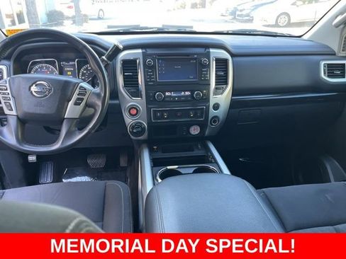 Used 2018 Nissan Titan SV w/ SV Convenience Package AWD/4WD image 14