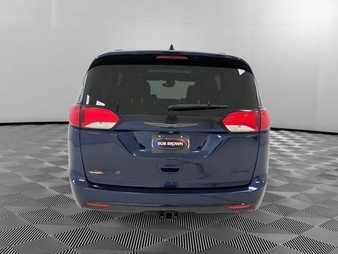Used 2018 Chrysler Pacifica Limited FWD image 4