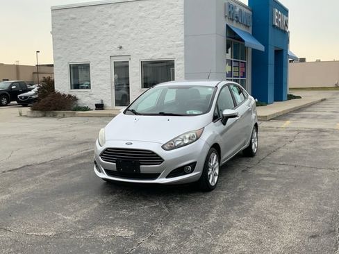 Used 2016 Ford Fiesta SE w/ Equipment Group 201A FWD image 2