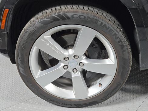Used 2024 Land Rover Defender 110 X-Dynamic SE AWD/4WD image 9