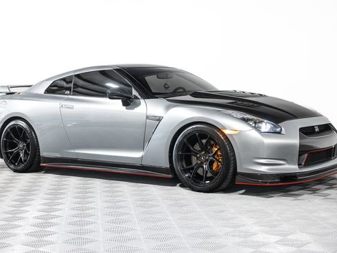 Used 2010 Nissan GT-R Premium AWD/4WD image 4