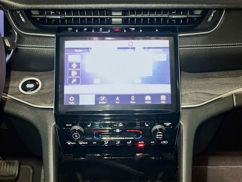 Used 2023 Jeep Grand Cherokee L Limited image 11