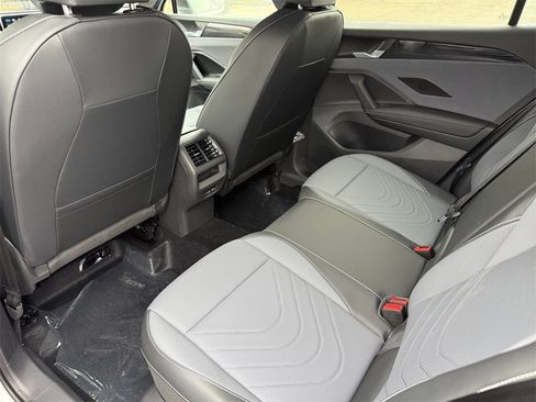 New 2026 Volkswagen Tiguan SE R-Line image 24