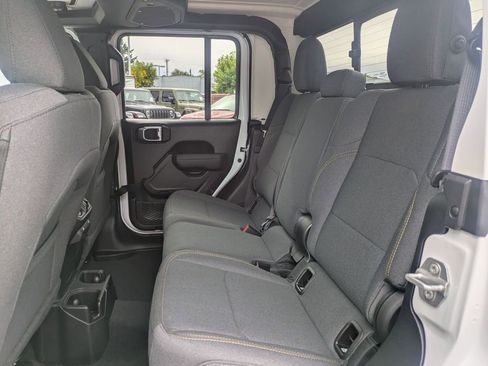 New 2025 Jeep Gladiator Sport AWD/4WD image 15