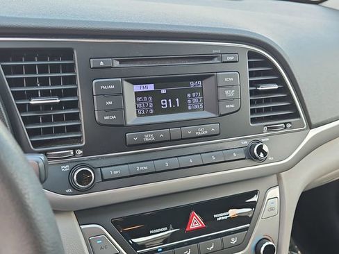 Used 2017 Hyundai Elantra SE FWD image 23