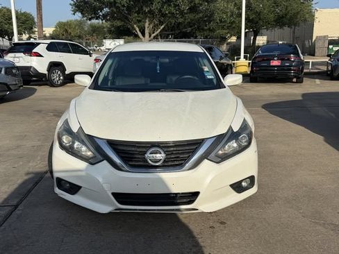 Used 2016 Nissan Altima 2.5 SR FWD image 2