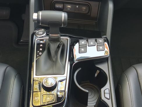 Certified 2025 Kia Sportage SX image 16