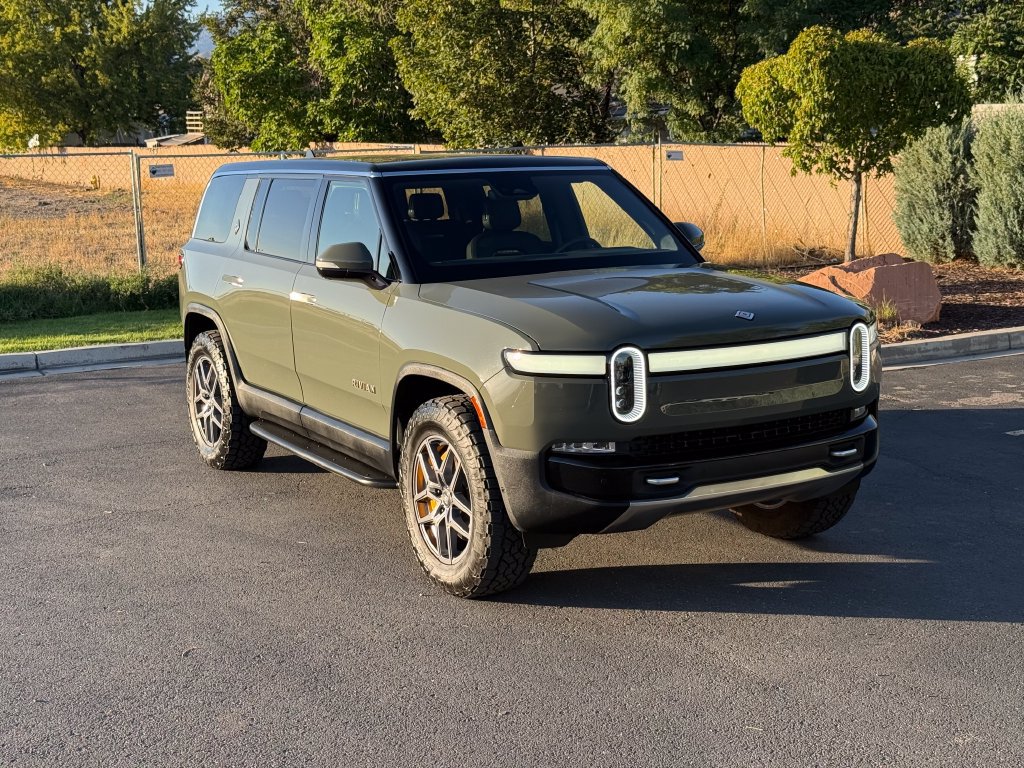 Used 2022 Rivian R1S Launch Edition Quad AWD/4WD image 2