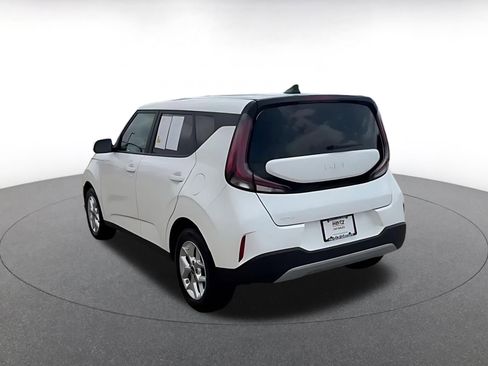 Used 2025 Kia Soul LX w/ LX Technology Package FWD image 7