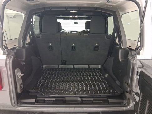 Used 2021 Jeep Wrangler Unlimited Islander image 26