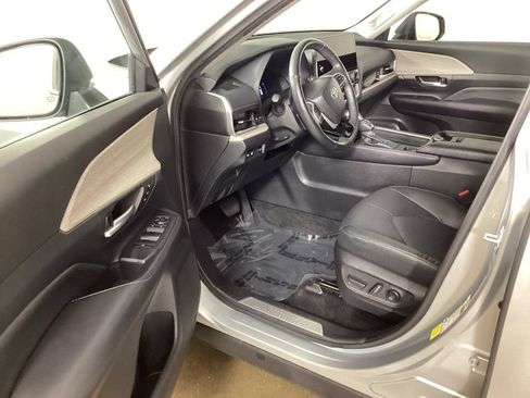 Used 2024 Toyota Grand Highlander AWD image 11