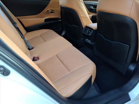 Certified 2023 Lexus ES 350 w/ Premium Package image 10