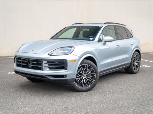 Used 2024 Porsche Cayenne image 1