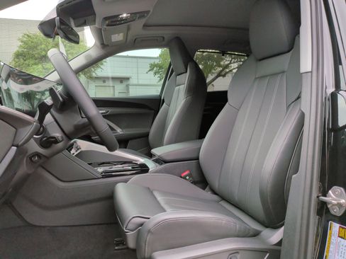 Used 2025 Audi Q5 Premium AWD/4WD image 14