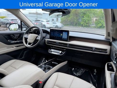 Used 2025 Lincoln Corsair Reserve AWD/4WD image 19