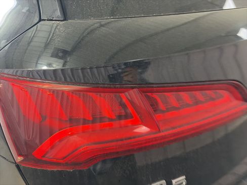 Used 2019 Audi Q5 2.0T Premium Plus w/ Premium Plus Package image 12