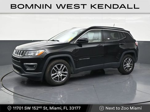 Used 2018 Jeep Compass Latitude FWD image 1