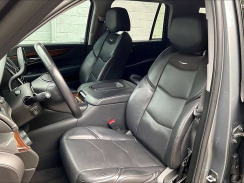 Used 2020 Cadillac Escalade Luxury w/ LPO, Radiant Package AWD/4WD image 25