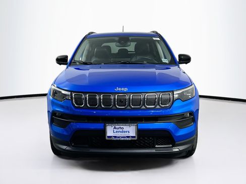 Used 2022 Jeep Compass Latitude w/ Sun and Sound Group AWD/4WD image 2