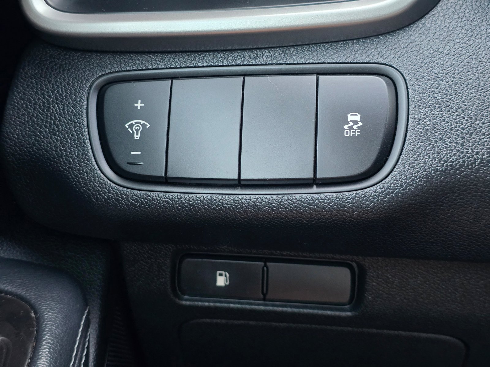 Used 2016 Kia Sorento 2WD LX w/ LX Convenience Package image 21
