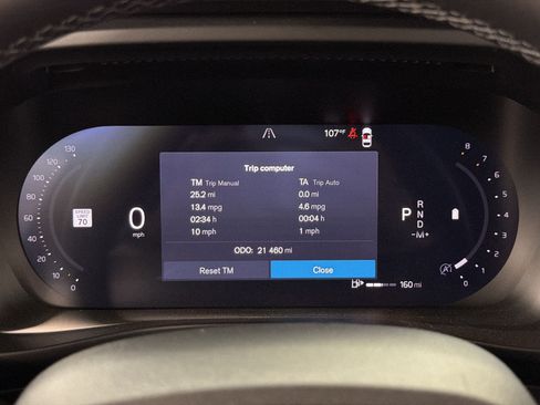 Used 2025 Volvo XC40 B5 Plus AWD/4WD image 23