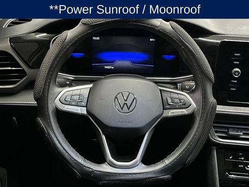 Used 2025 Volkswagen Taos SE AWD/4WD image 9