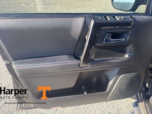 Used 2020 Toyota 4Runner TRD Off-Road Premium image 18