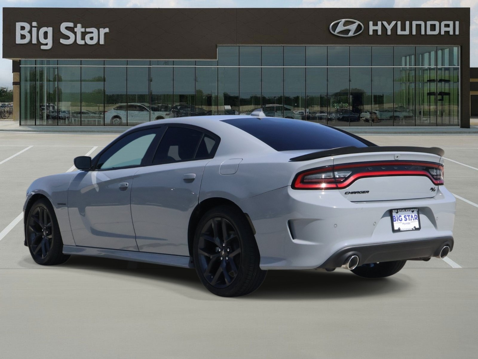 Used 2022 Dodge Charger R/T w/ Blacktop Package RWD image 3