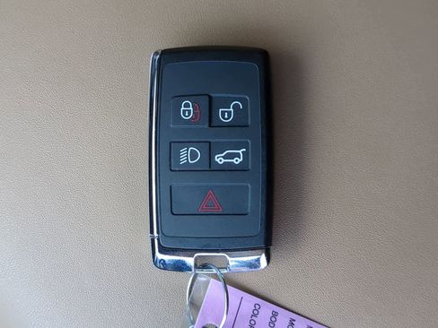 Used 2025 Land Rover Range Rover Long Wheelbase SE image 38